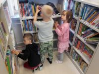 Jesienne zajęcia Kotków w bibliotece