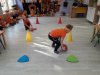 Slalom i tor przeszkód z dynią