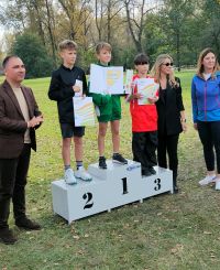 Antoś Harasimiuk na najwyższym stopniu podium zwycięzców