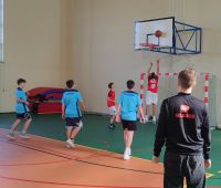 Bruno w meczu z Kazuniem Nowym perfekcyjnie pokazuje jak należy rzucać z pod kosza.. Uczcie się...