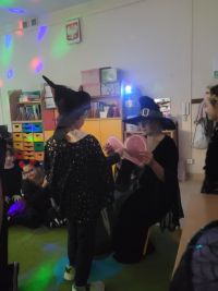 7ee6cd4d-0eab-475a-9403-03d0dc230641