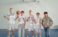 Trofea zadowolona drużyna i trener. Jedynie Miłosz trochę smutny bo dopiero się uczy że nie zawsze można wygrać..